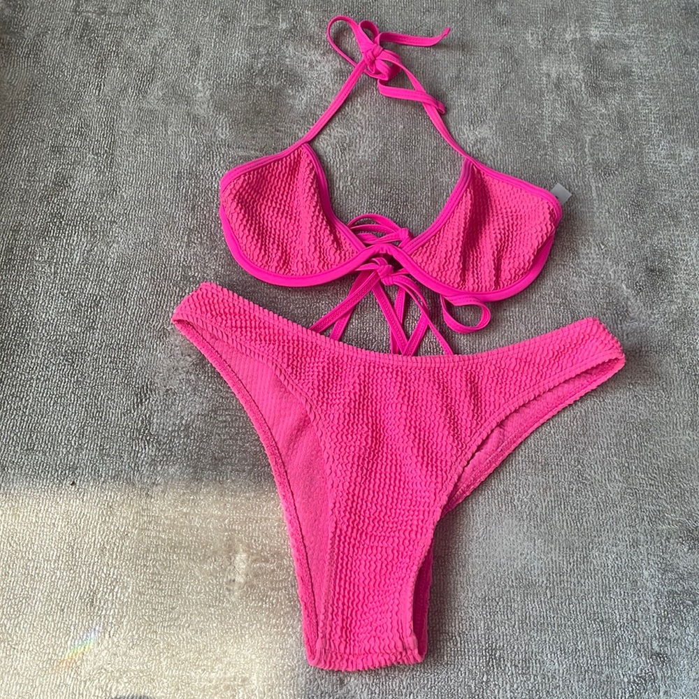 Size medium - Picture 2 of 2